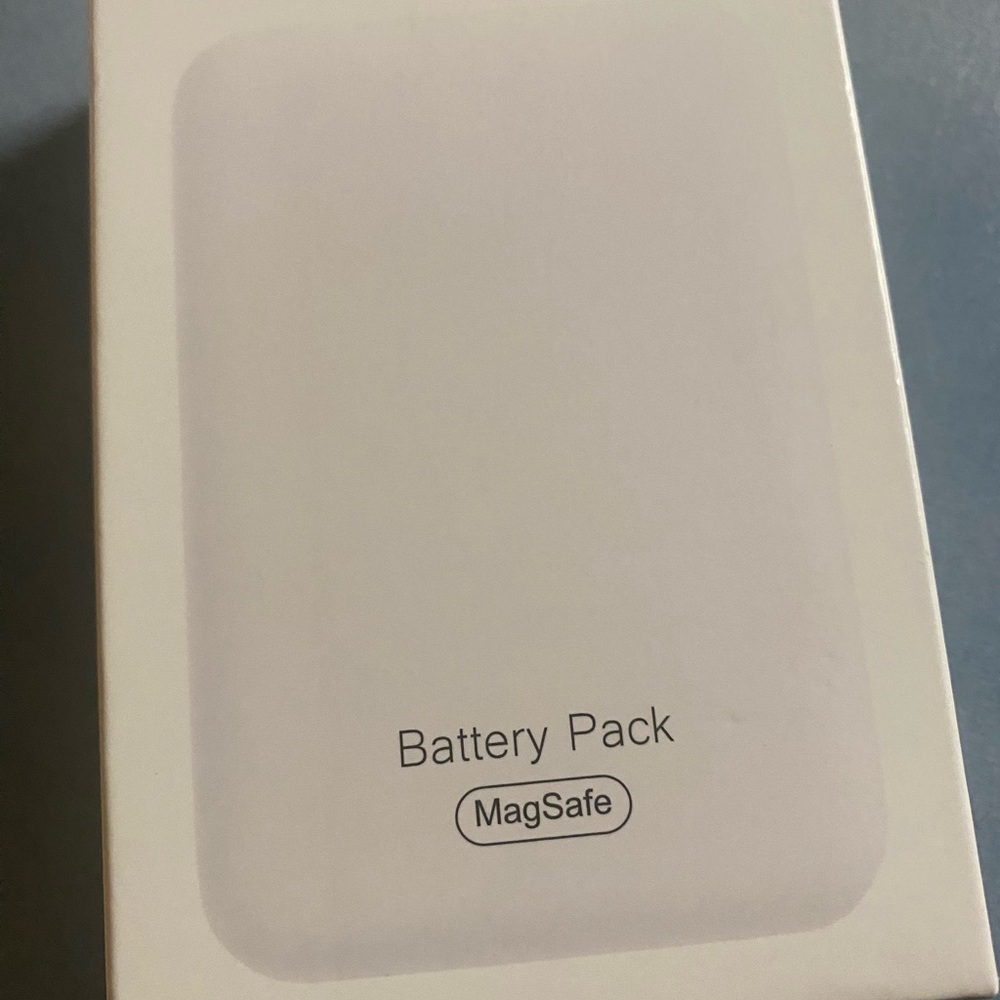 MagSafe Wireless Battery Pack - White